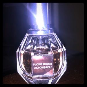 VIKTOR@ROLF FLOWERBOMB 30ml 3/4 full!!!